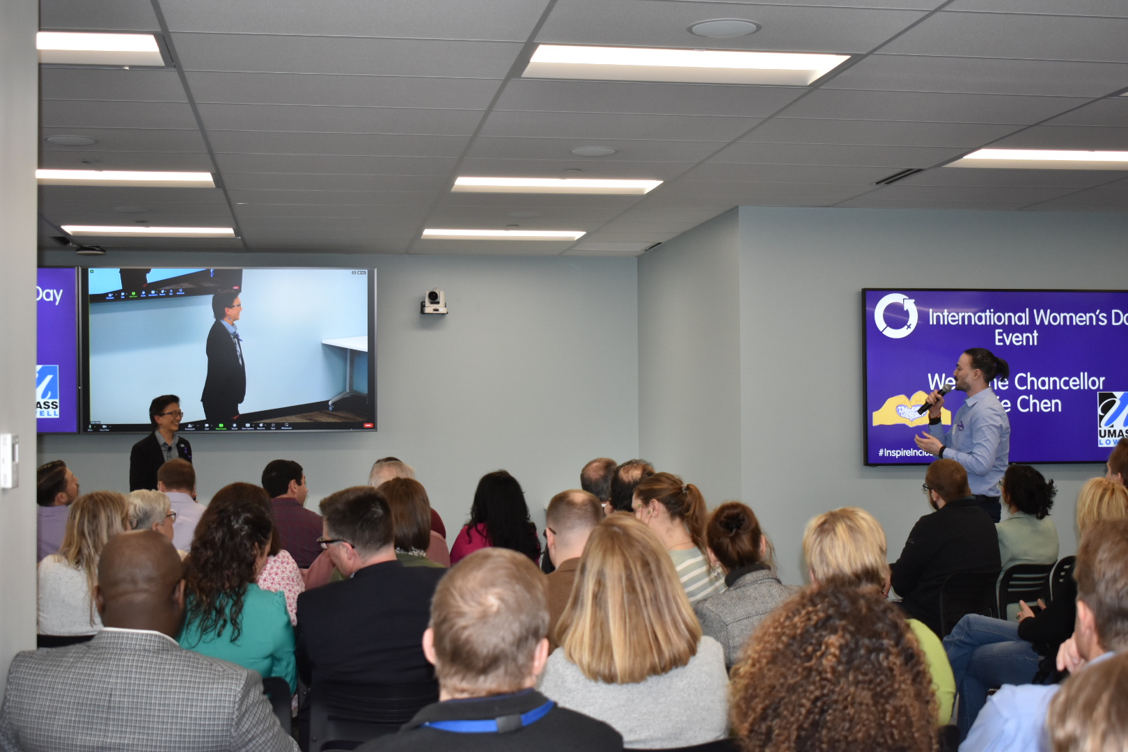 Chancellor Chen answering audience questions